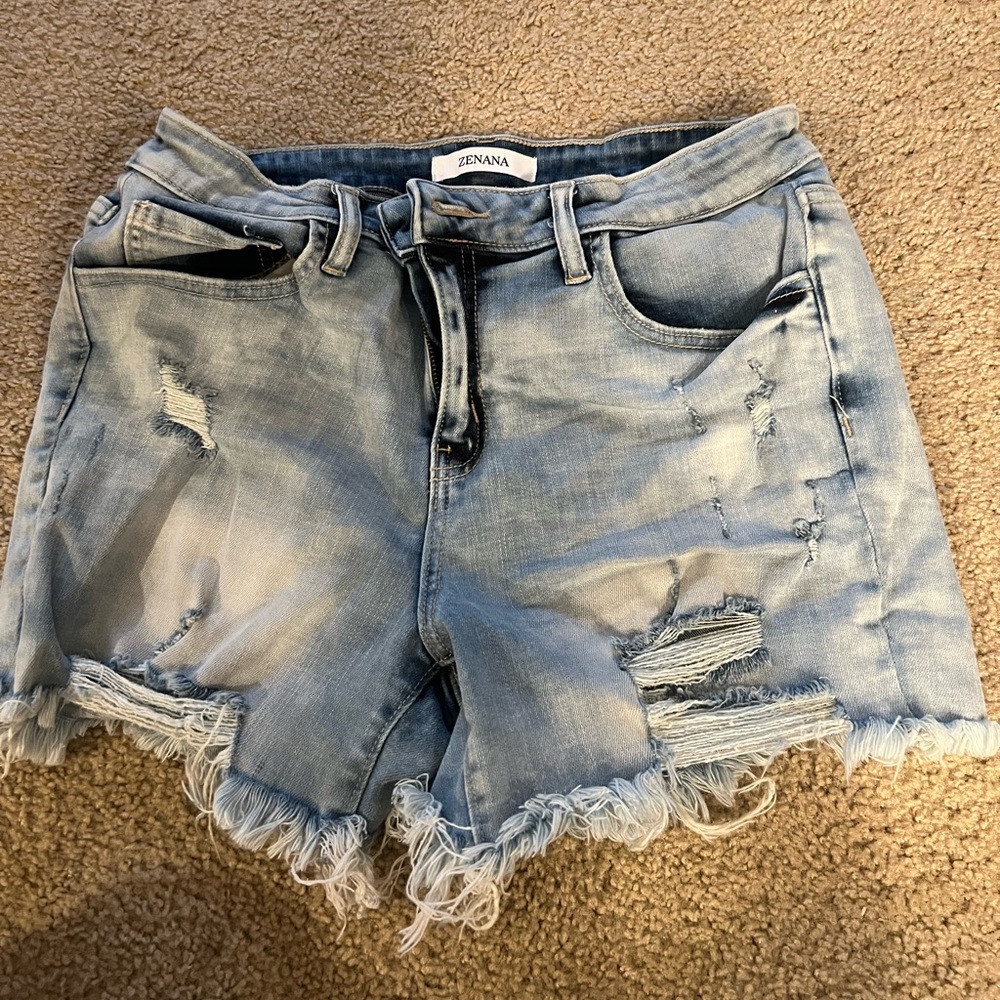 Zenana light wash denim size Large shorts